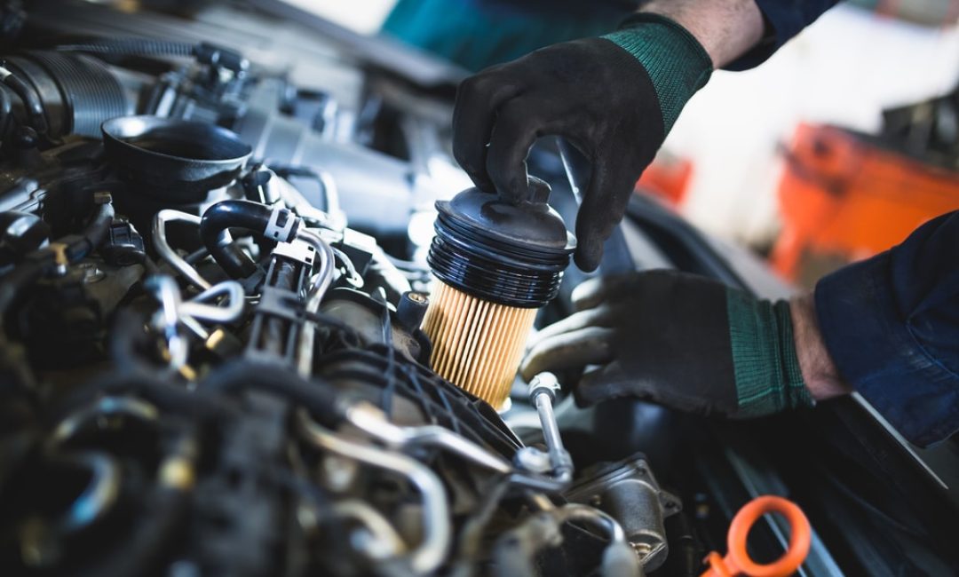 Close,Up,Hands,Of,Unrecognizable,Mechanic,Doing,Car,Service,And